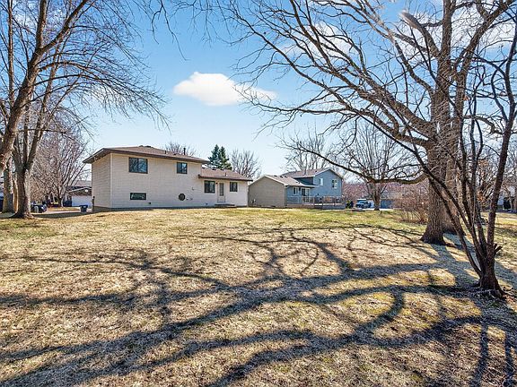 2nd image of 2721 Meadow Ln