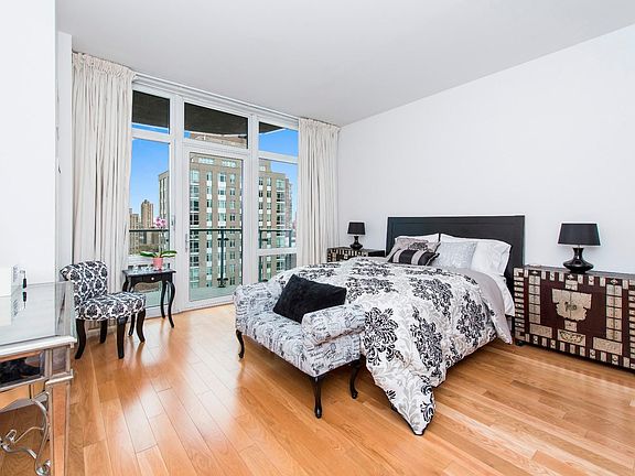 4th image of 555 W 59th St APT 26E