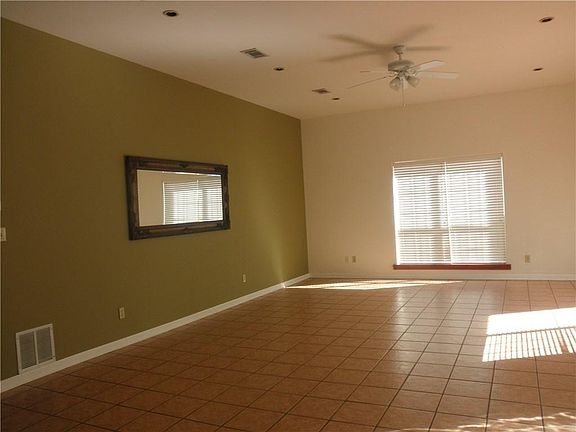 4th image of 109 W 38th St #A