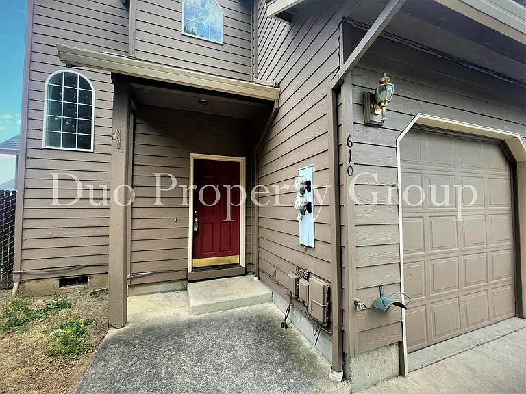 610 S 41st Ct — Photo 2