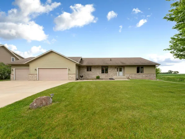 1555 Greenleaf Rd, Owatonna, MN 55060