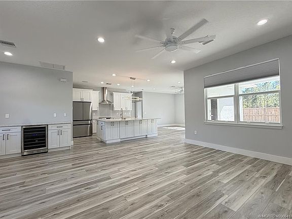 4th image of 13305 79th St