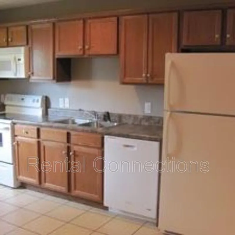 2 bed, 2.0 bath, 700 sqft, $900 — Photo 4