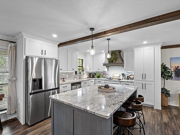 4th image of 805 Imperial Ln