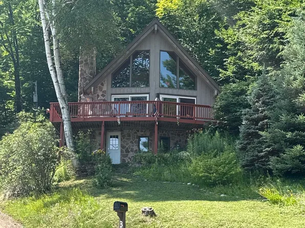 304 Oak St, Munising, MI 49862