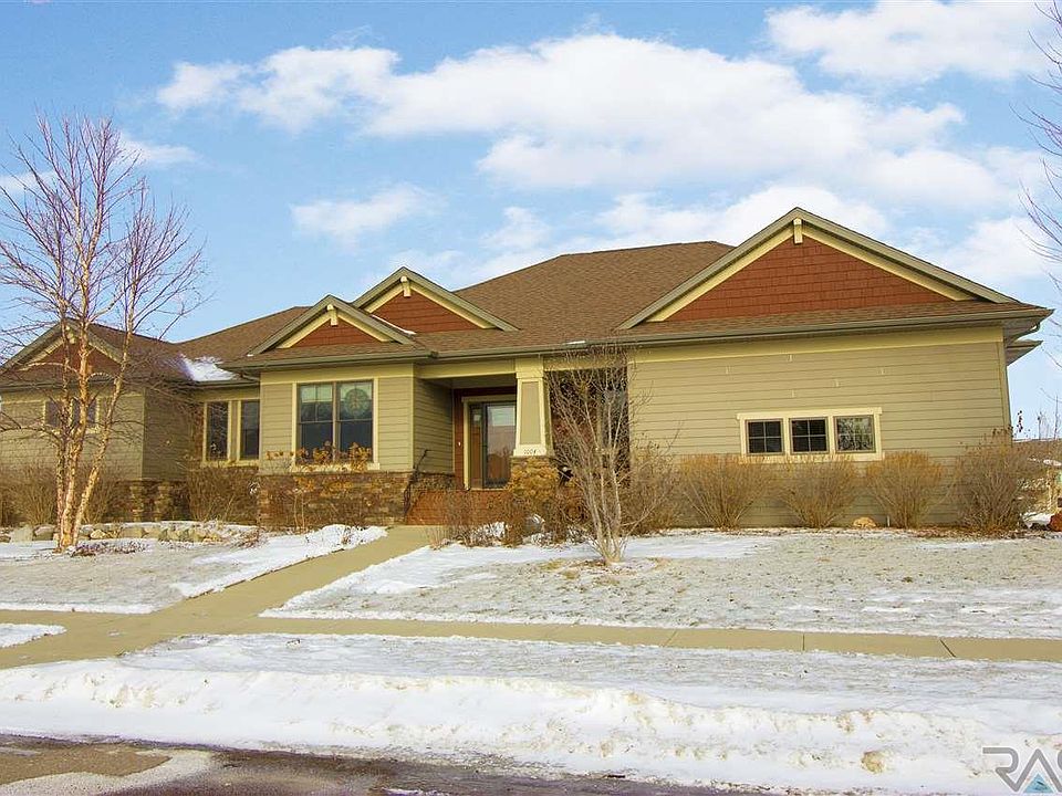 1st image of 1004 E Covey Cir