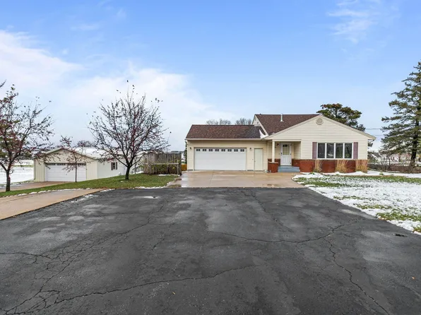 W6844 Wisconsin Ave, Greenville, WI 54942