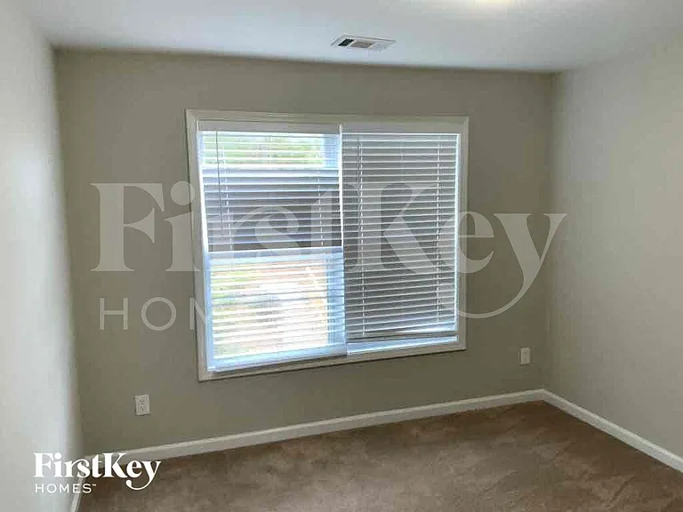 5952 Park Bend Ave — Photo 10