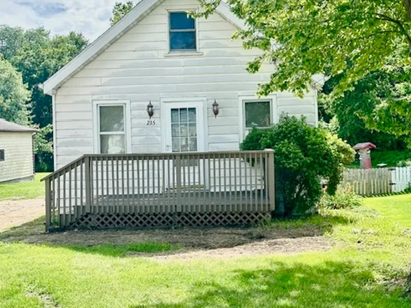 215 Willett Ave, Dixon, IL 61021