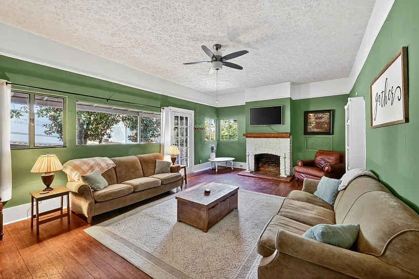 1455 E Broad St — Photo 3