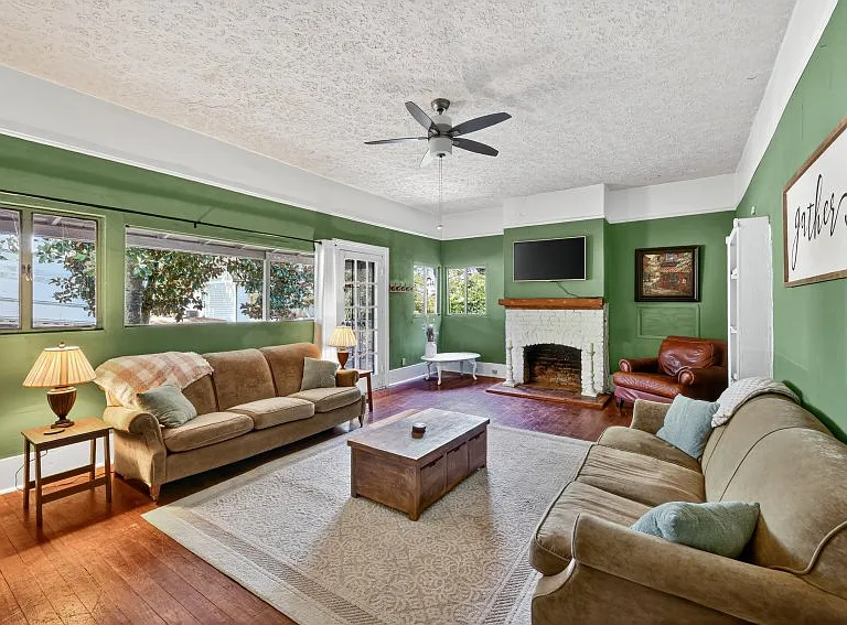 1455 E Broad St — Photo 3