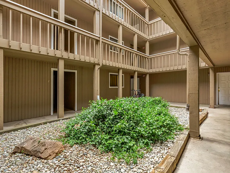Spruce Street Apartments — Photo 8