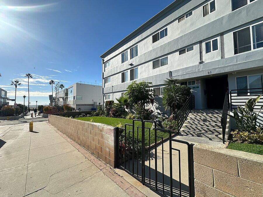1st image of 23 Thornton Ave #8