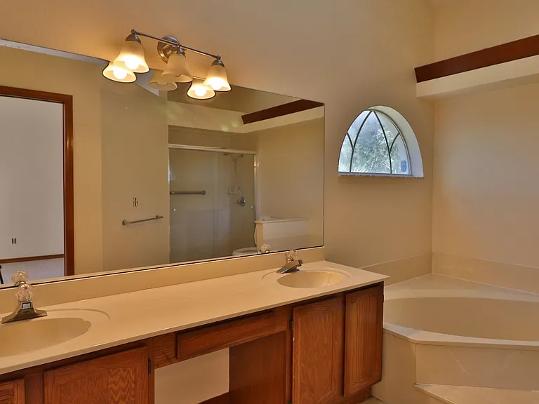 1088 Tivoli Dr — Photo 2