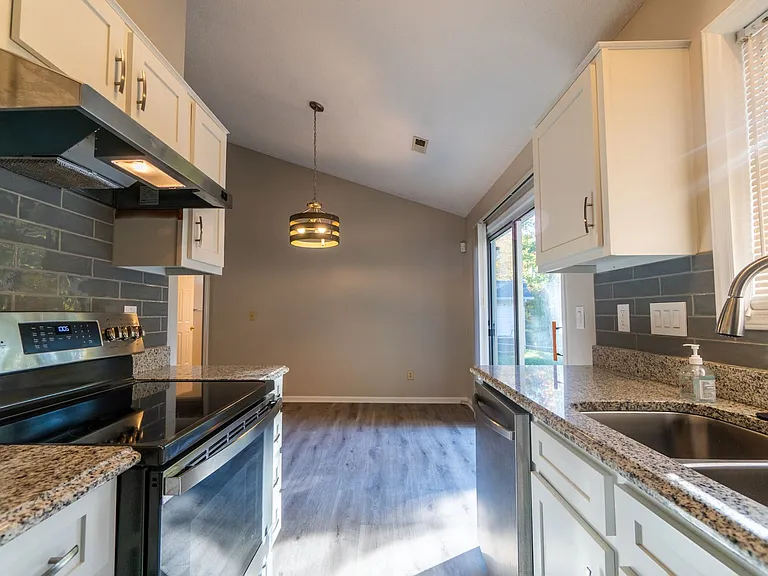 3923 Woodberry Lake Dr — Photo 14