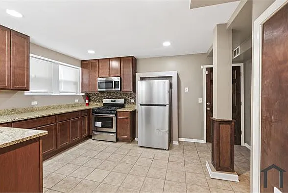 323 Memorial Dr #1 — Photo 9