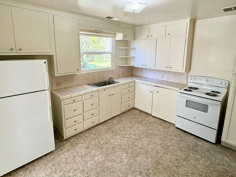1119 Citrus Ave — Photo 10