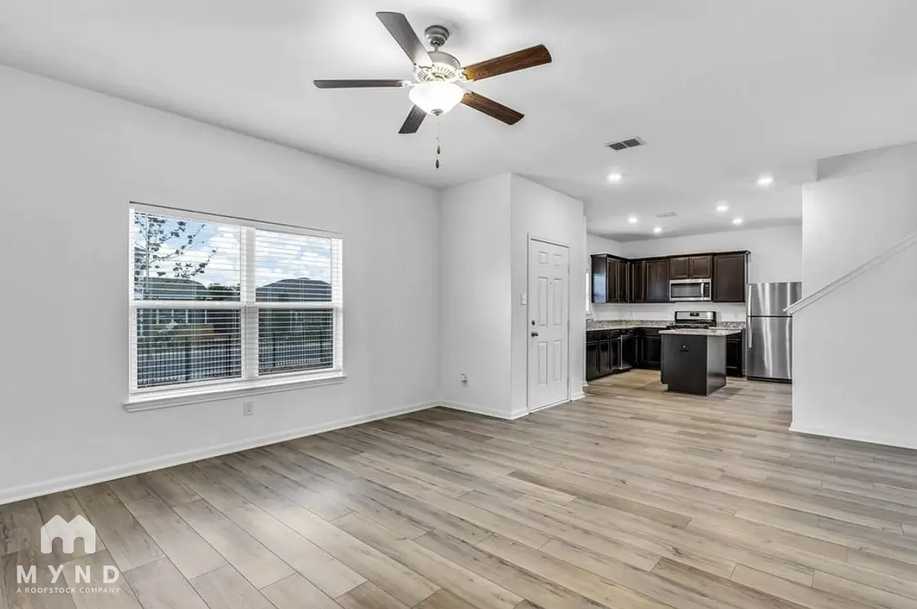 4 bed, 3.0 bath, 2115 sqft, $2,025 — Photo 3
