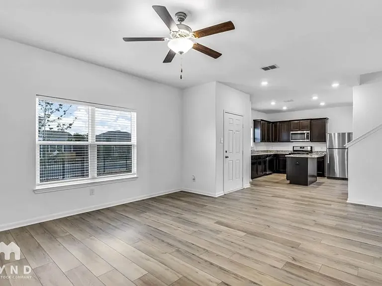 6027 Cooper Cash — Photo 3