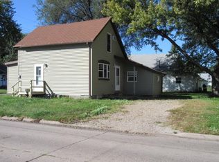 900 N 8th Ave E, Newton, IA 50208