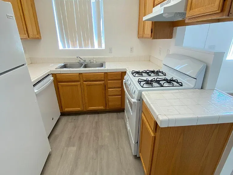 1559 Courtney Place — Photo 22