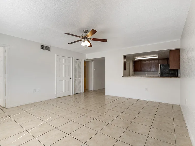Mariner's Cove Apartments — Photo 14
