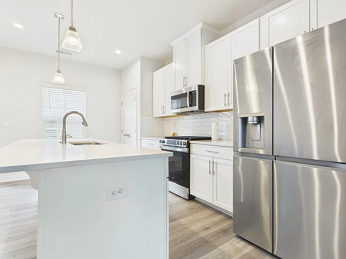 3 bed, 2.5 bath, 1786 sqft, $2,100 — Photo 4