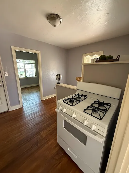 Building Photo - 709 SW 14th Ave #4