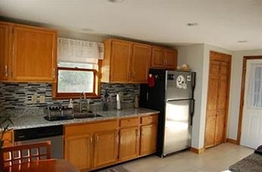 4th image of 35 School St #A