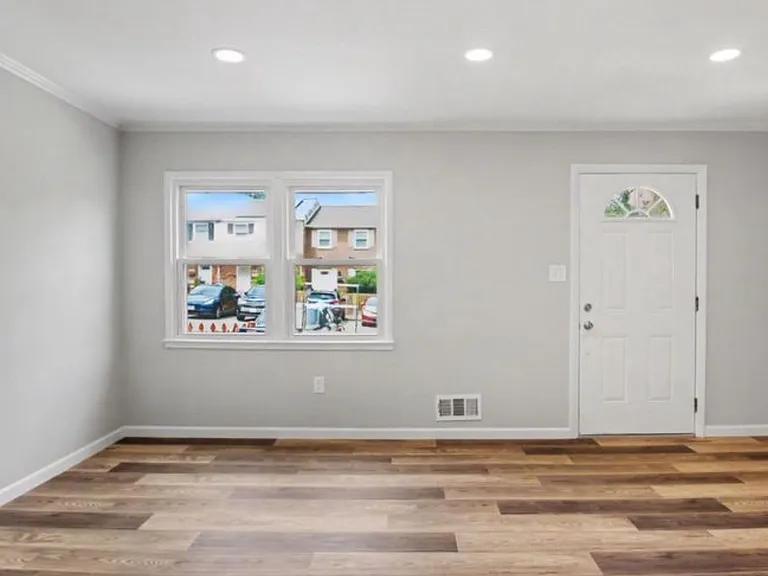 14658 Bakersfield St — Photo 7