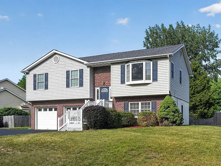 22628 Rue Woods Dr — Photo 1