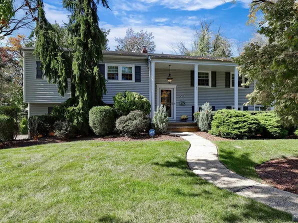 493 Hobart Rd, Paramus, NJ 07652