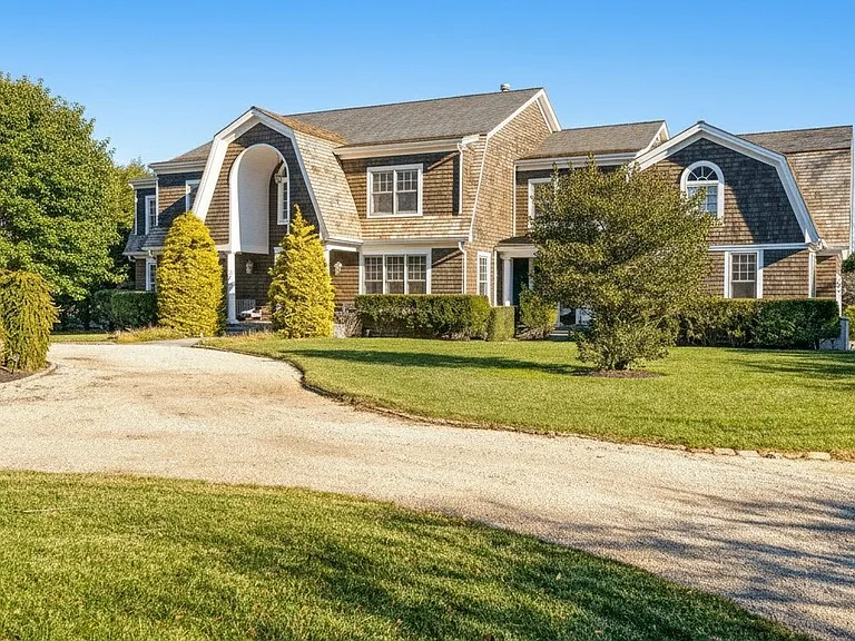 84 Tuckahoe Ln — Photo 4