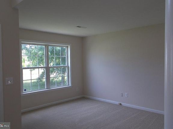 3rd image of 154 Foxglove Dr