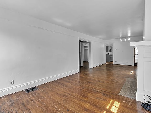 2nd image of 137 College St