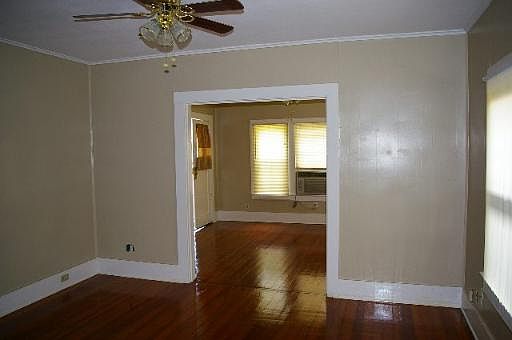 3rd image of 211 GLADSTONE AVE