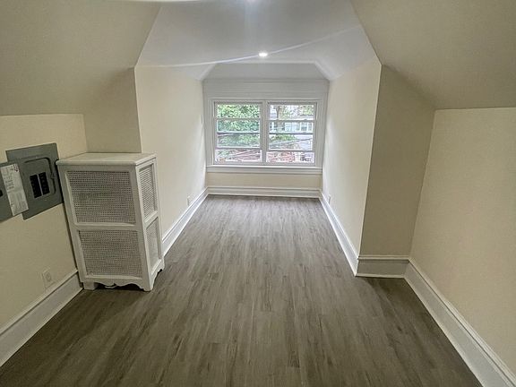 4th image of 3817 Sedgwick Ave #3