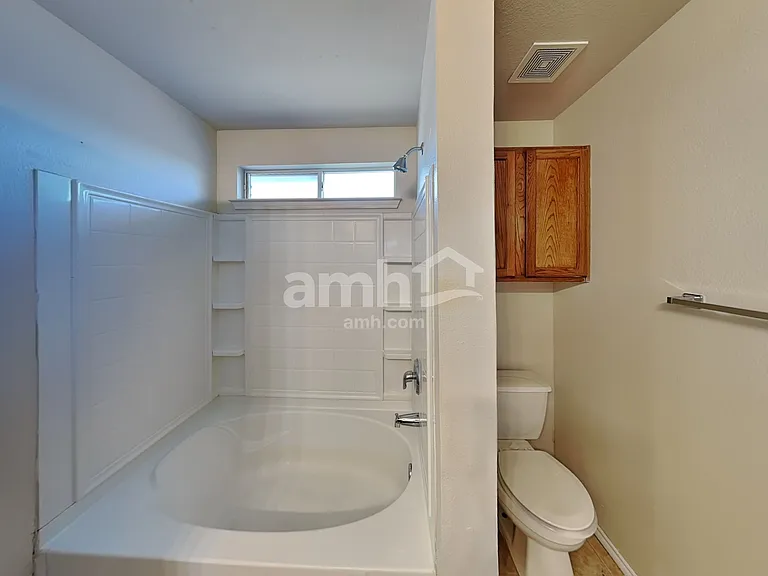 212 Hereford St — Photo 17