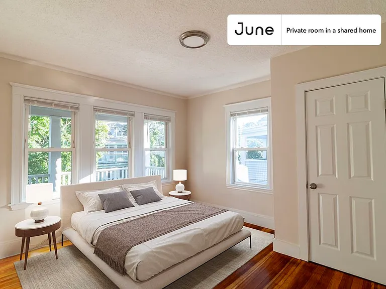 21 Easton St #D — Photo 1