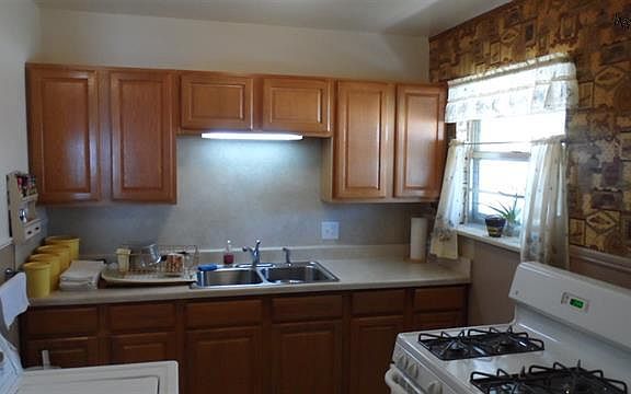 3rd image of 2745 Roanoke Dr