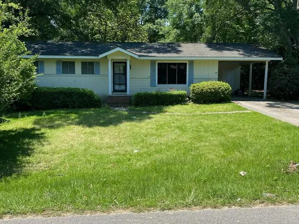 24 College Dr, Laurel, MS 39440