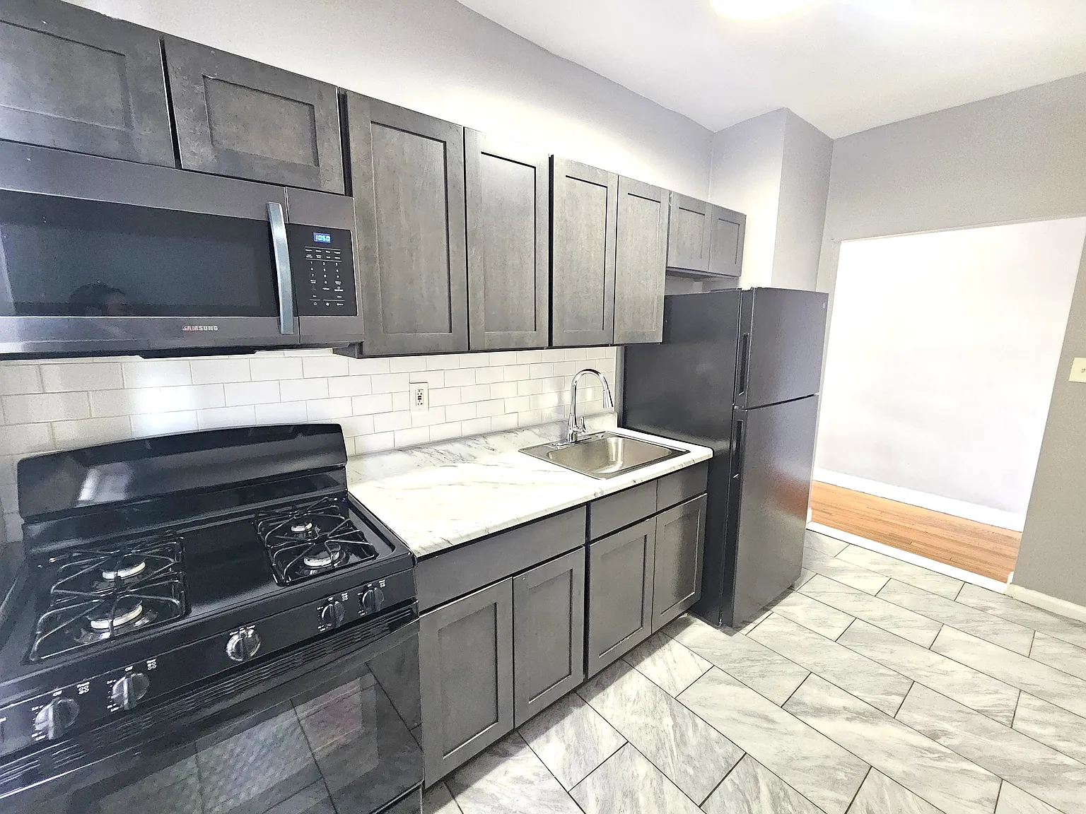 2 bed, 1100 sqft, $1,800 — Photo 4