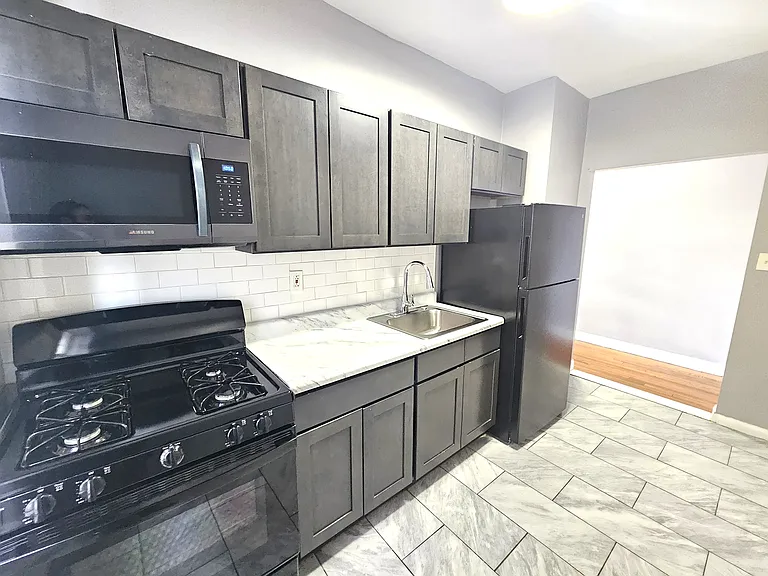 8 Chapman Pl #5 — Photo 4