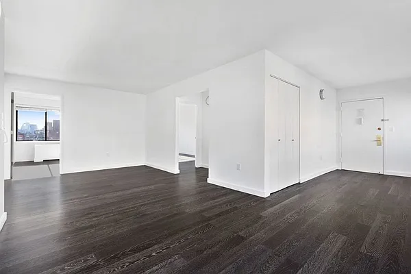 Rented by Greystar | media 4