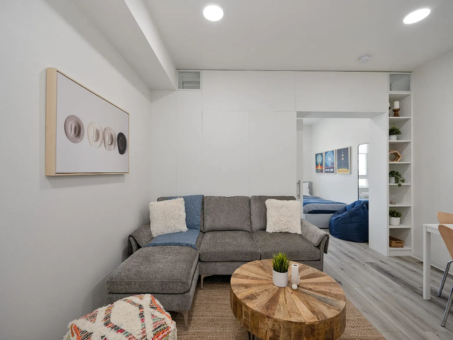 8 WEEKS FREE ON A 14 MONTH LEASE + $1,000 LOOK N LEASE SPECIAL — Photo 4