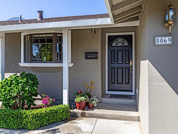 3rd image of 5069 Corbin Ave