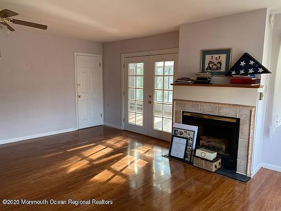 5th image of 12 Holmes Ct