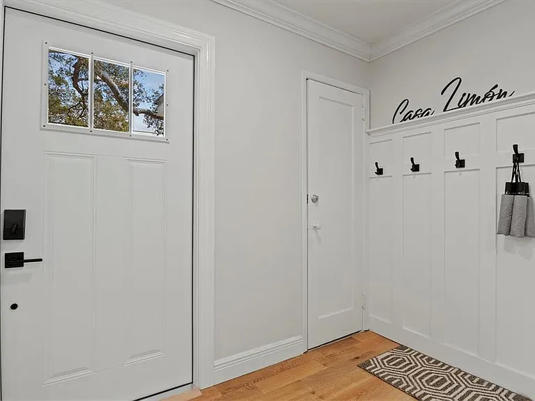 326 S Lime Ave — Photo 12