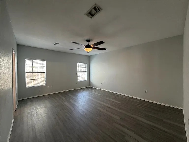 5509 Candace St — Photo 17