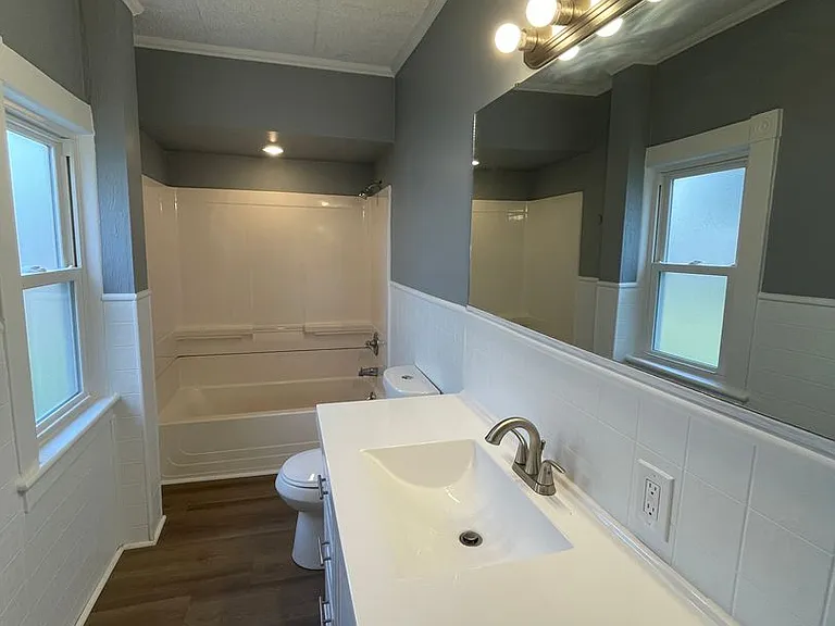 748 Stewart St — Photo 3